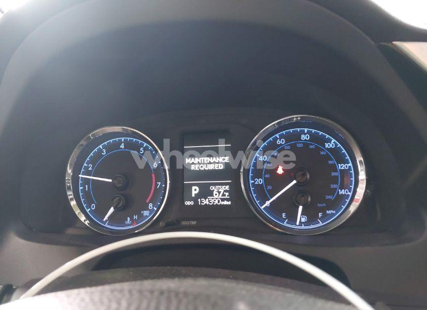 Photo 15 of 2018 Toyota Corolla LE (VIN 2T1BURHE6JC062978)