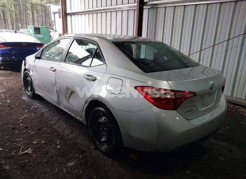 Photo 3 of 2018 Toyota Corolla LE (VIN 2T1BURHE6JC062978)