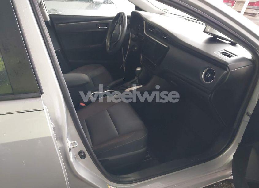 Photo 5 of 2018 Toyota Corolla LE (VIN 2T1BURHE6JC062978)