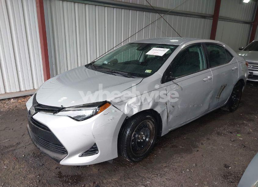 Photo 6 of 2018 Toyota Corolla LE (VIN 2T1BURHE6JC062978)
