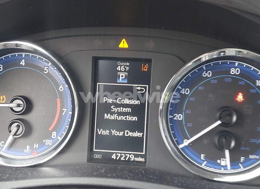 Photo 15 of 2018 Toyota Corolla SE (VIN 2T1BURHE6JC069154)