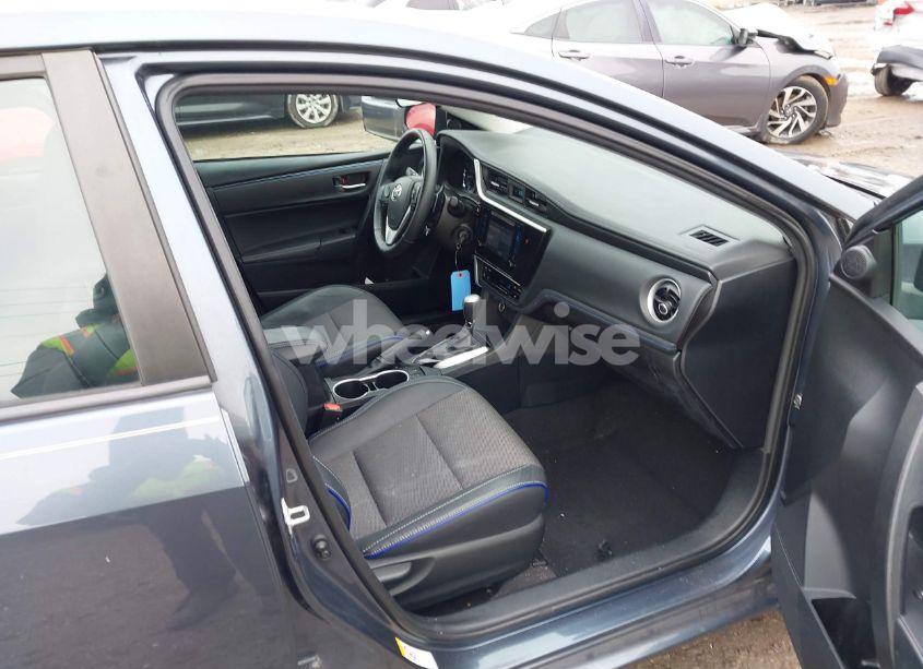 Photo 5 of 2018 Toyota Corolla SE (VIN 2T1BURHE6JC069154)