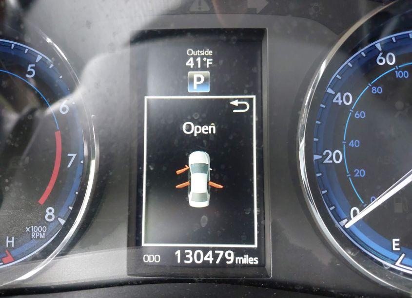 Photo 15 of 2018 Toyota Corolla SE (VIN 2T1BURHE6JC071227)