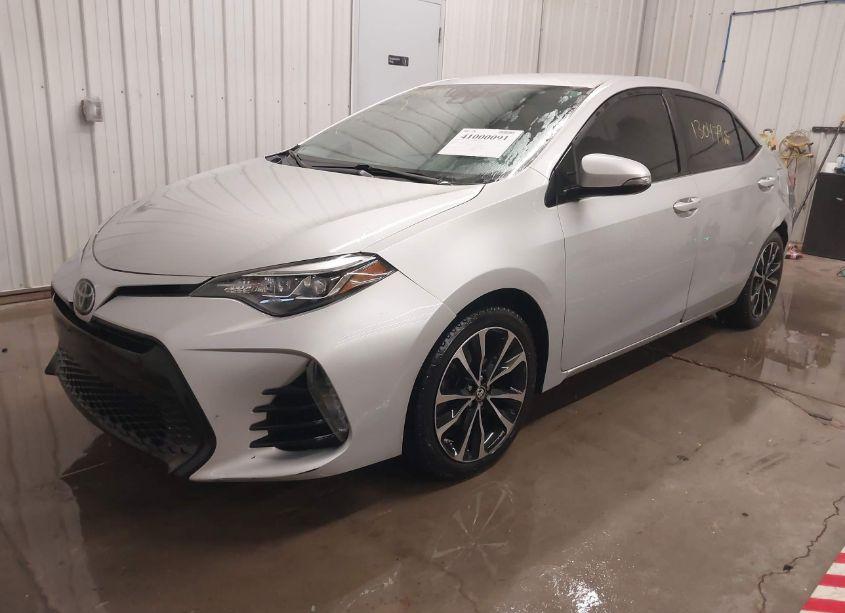 Photo 2 of 2018 Toyota Corolla SE (VIN 2T1BURHE6JC071227)