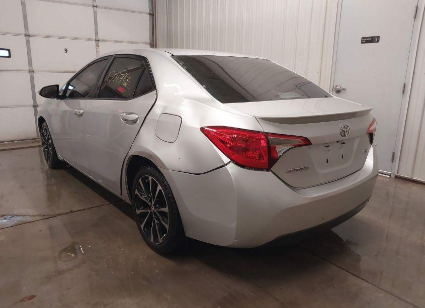 Photo 3 of 2018 Toyota Corolla SE (VIN 2T1BURHE6JC071227)