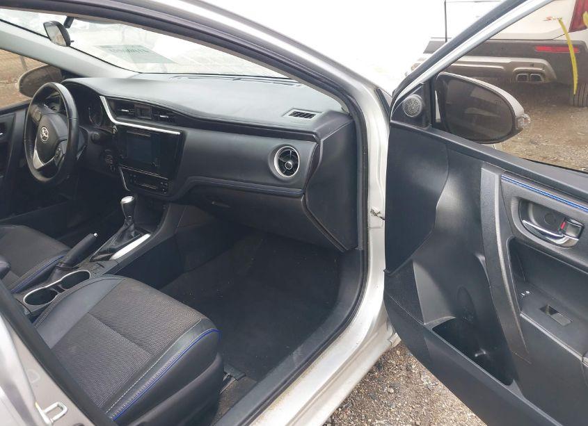 Photo 5 of 2018 Toyota Corolla SE (VIN 2T1BURHE6JC071227)