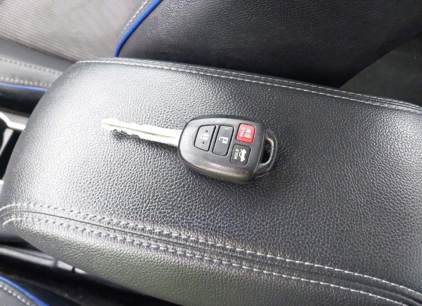 Photo 11 of 2018 Toyota Corolla SE (VIN 2T1BURHE6JC073415)