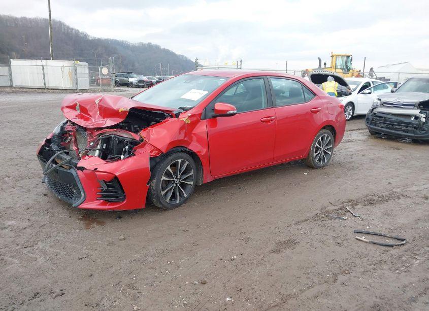 Photo 2 of 2018 Toyota Corolla SE (VIN 2T1BURHE6JC073415)