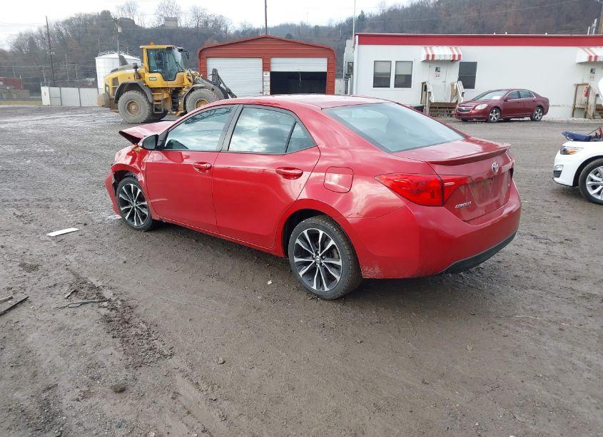 Photo 3 of 2018 Toyota Corolla SE (VIN 2T1BURHE6JC073415)