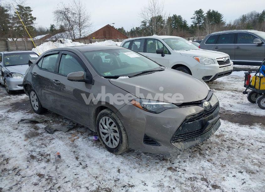 2018 Toyota Corolla LE (VIN 2T1BURHE6JC074161) main photo