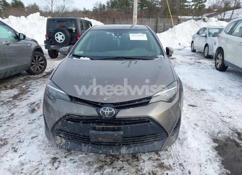 Photo 12 of 2018 Toyota Corolla LE (VIN 2T1BURHE6JC074161)