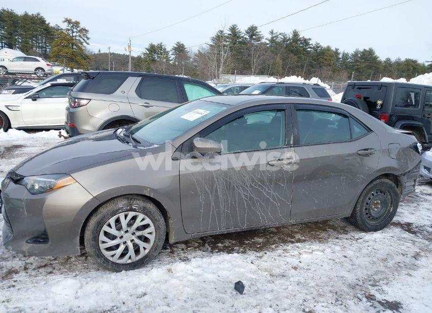 Photo 14 of 2018 Toyota Corolla LE (VIN 2T1BURHE6JC074161)