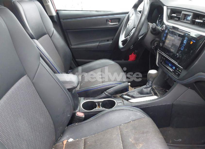 Photo 5 of 2018 Toyota Corolla SE (VIN 2T1BURHE6JC076007)