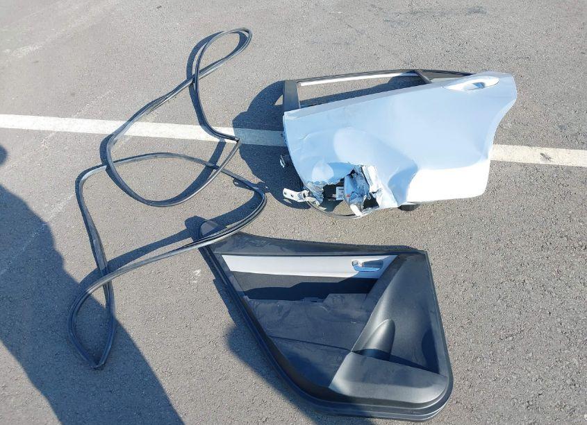 Photo 12 of 2018 Toyota Corolla LE (VIN 2T1BURHE6JC083765)