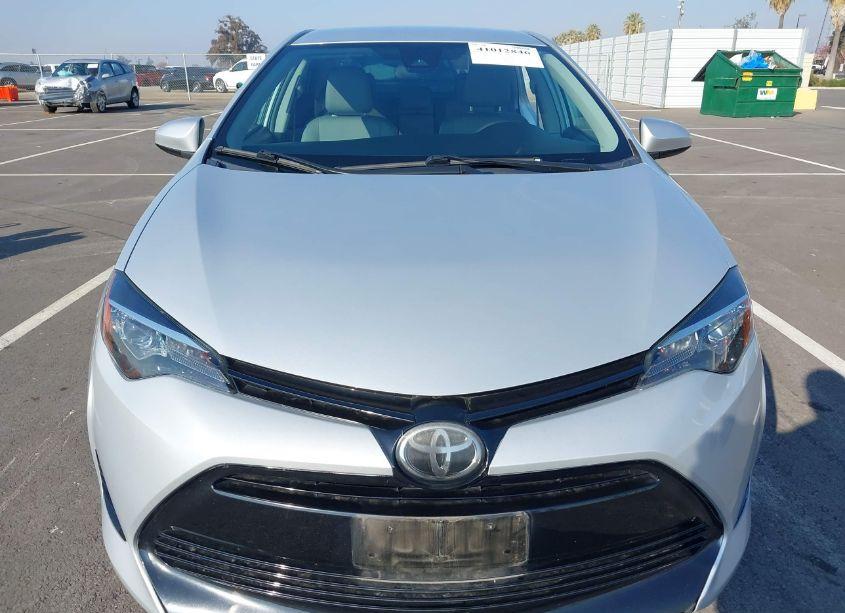 Photo 13 of 2018 Toyota Corolla LE (VIN 2T1BURHE6JC083765)