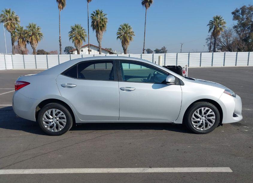 Photo 14 of 2018 Toyota Corolla LE (VIN 2T1BURHE6JC083765)