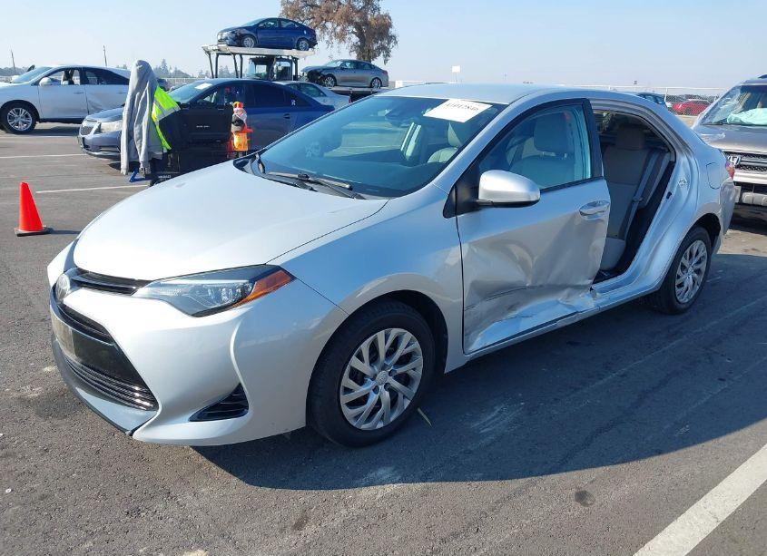 Photo 2 of 2018 Toyota Corolla LE (VIN 2T1BURHE6JC083765)