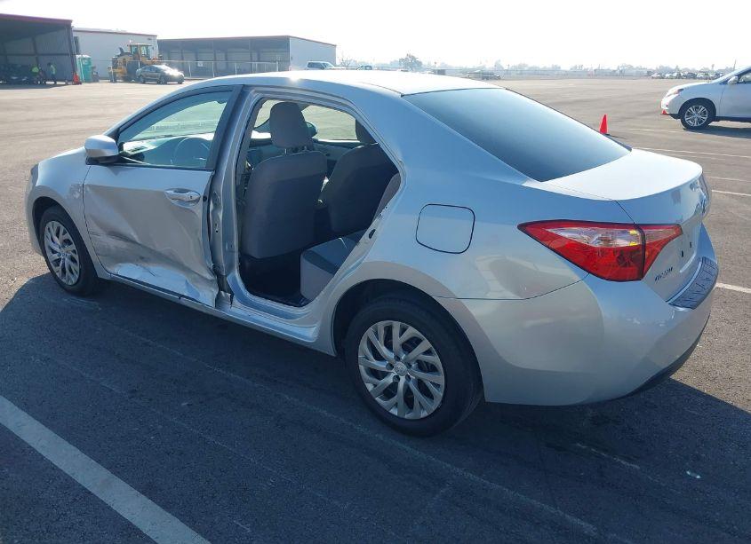 Photo 3 of 2018 Toyota Corolla LE (VIN 2T1BURHE6JC083765)