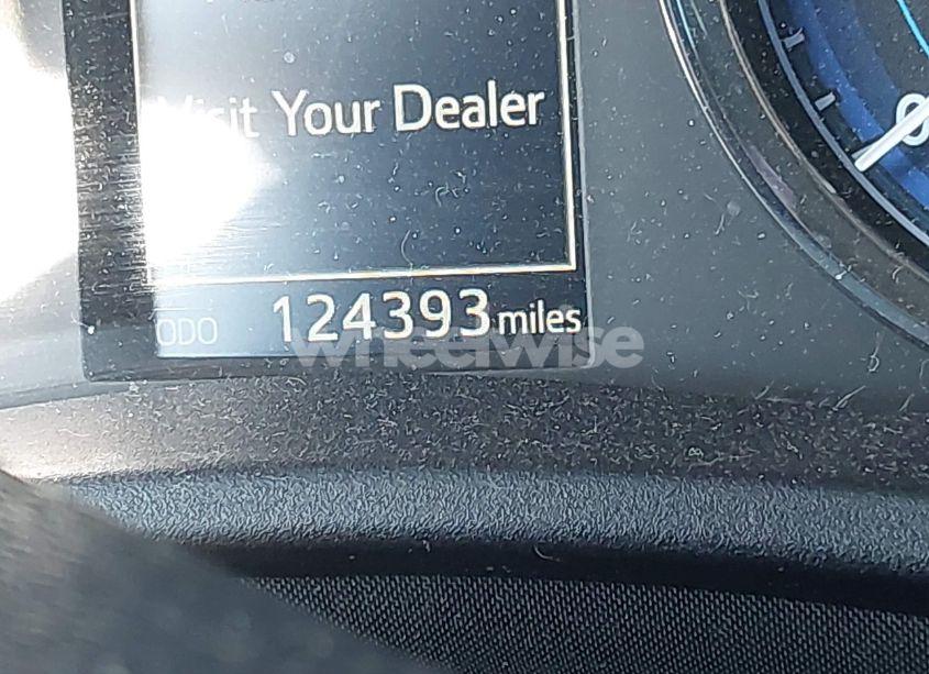 Photo 16 of 2018 Toyota Corolla SE (VIN 2T1BURHE6JC089551)