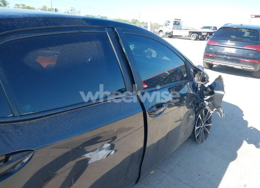 Photo 19 of 2018 Toyota Corolla SE (VIN 2T1BURHE6JC089551)