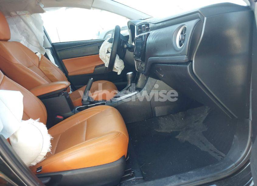 Photo 5 of 2018 Toyota Corolla SE (VIN 2T1BURHE6JC089551)