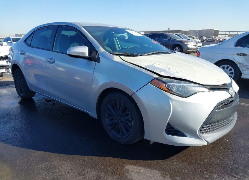 2018 Toyota Corolla LE (VIN 2T1BURHE6JC090392) main photo