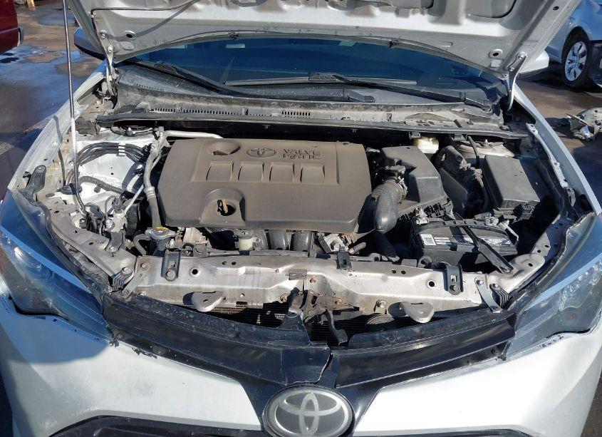 Photo 10 of 2018 Toyota Corolla LE (VIN 2T1BURHE6JC090392)