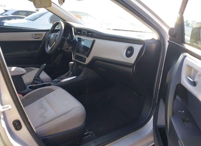 Photo 5 of 2018 Toyota Corolla LE (VIN 2T1BURHE6JC090392)