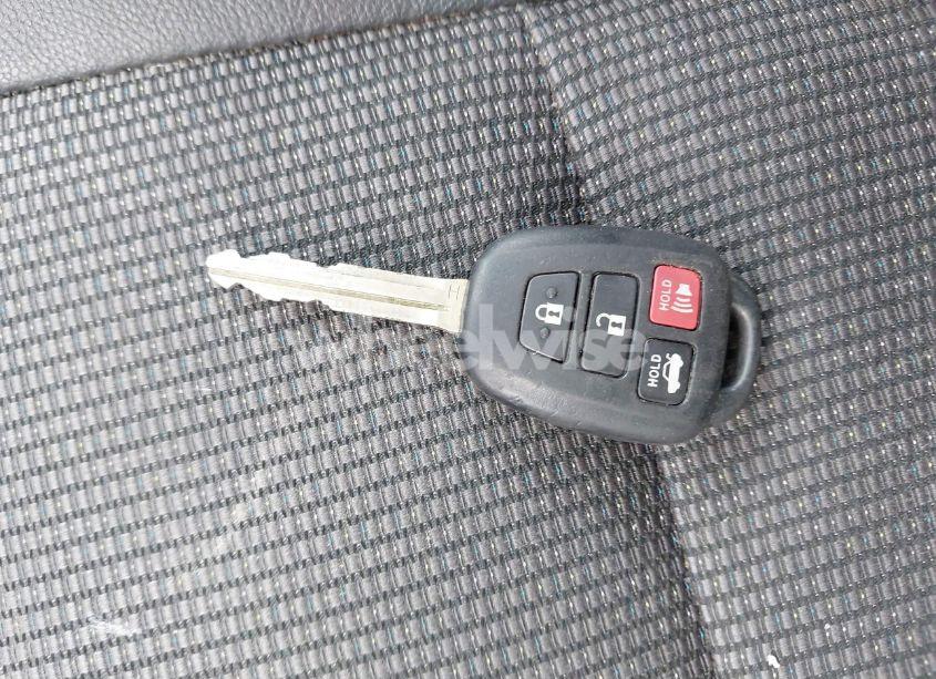 Photo 11 of 2018 Toyota Corolla SE (VIN 2T1BURHE6JC101018)