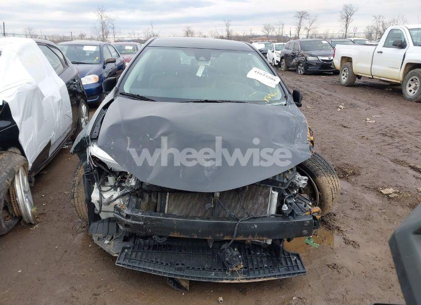 Photo 13 of 2018 Toyota Corolla SE (VIN 2T1BURHE6JC101018)