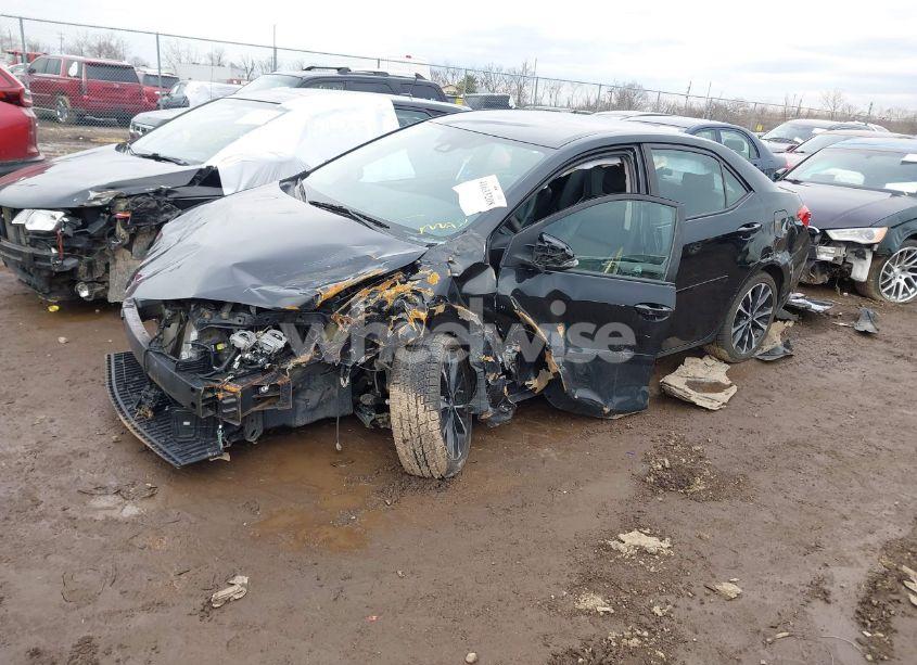 Photo 2 of 2018 Toyota Corolla SE (VIN 2T1BURHE6JC101018)