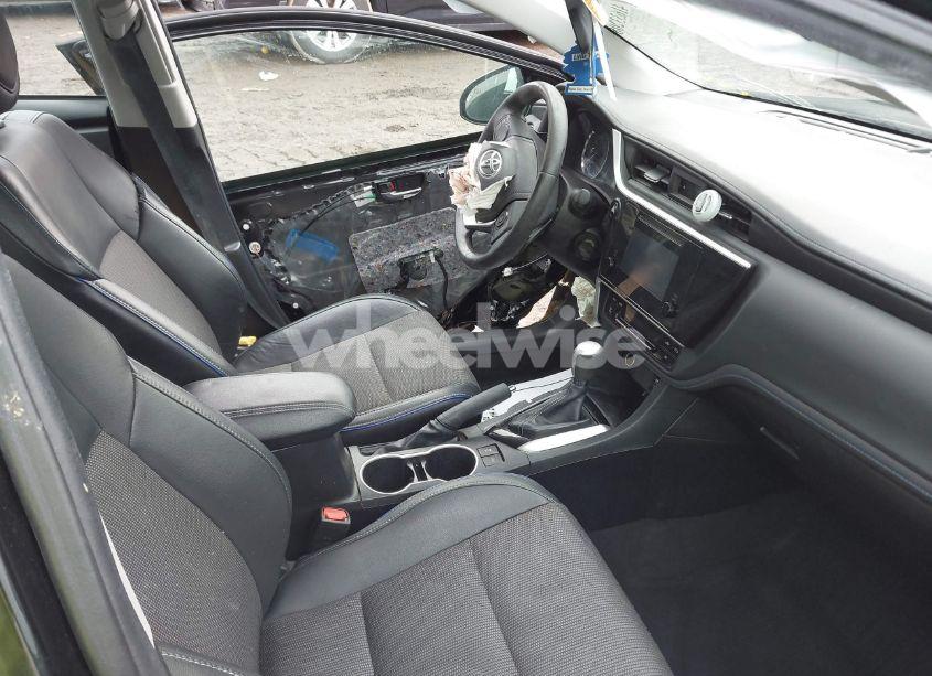 Photo 5 of 2018 Toyota Corolla SE (VIN 2T1BURHE6JC101018)