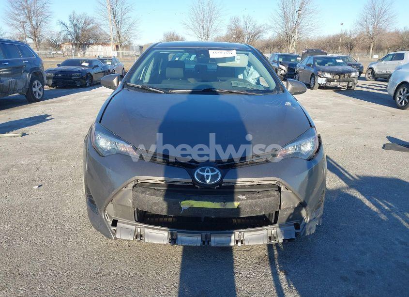 Photo 12 of 2018 Toyota Corolla LE (VIN 2T1BURHE6JC108096)