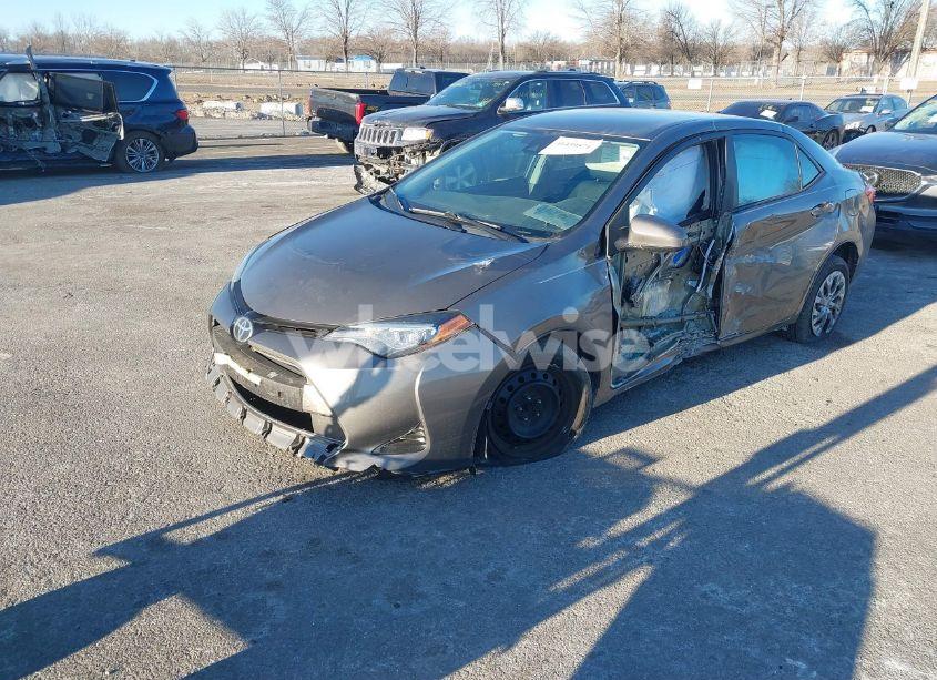 Photo 2 of 2018 Toyota Corolla LE (VIN 2T1BURHE6JC108096)