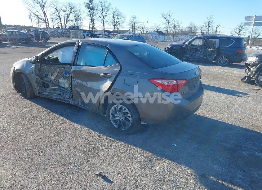 Photo 3 of 2018 Toyota Corolla LE (VIN 2T1BURHE6JC108096)