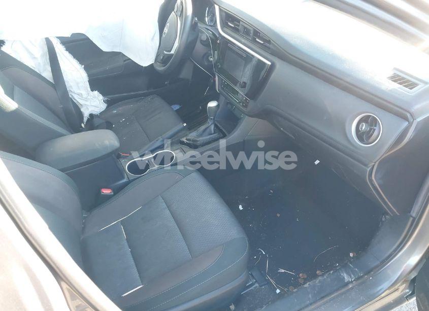 Photo 5 of 2018 Toyota Corolla LE (VIN 2T1BURHE6JC108096)