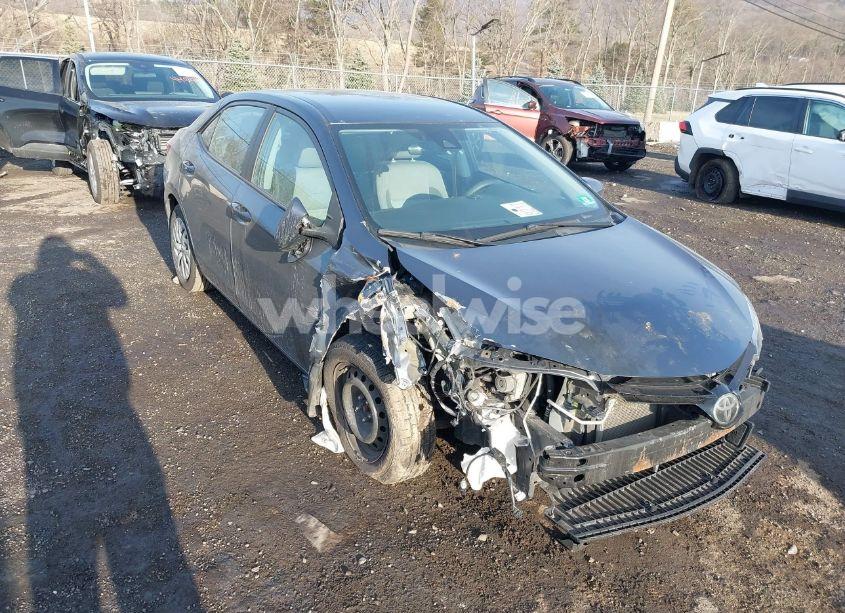 2018 Toyota Corolla LE (VIN 2T1BURHE6JC115064) main photo