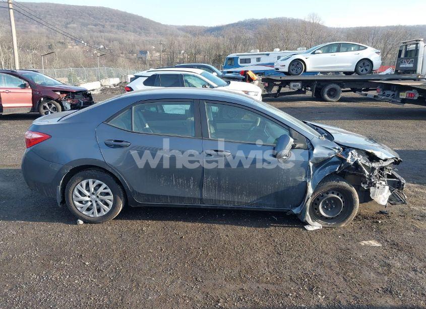 Photo 13 of 2018 Toyota Corolla LE (VIN 2T1BURHE6JC115064)