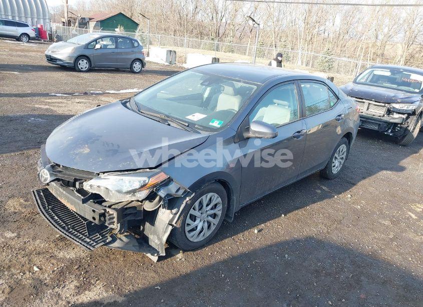 Photo 2 of 2018 Toyota Corolla LE (VIN 2T1BURHE6JC115064)