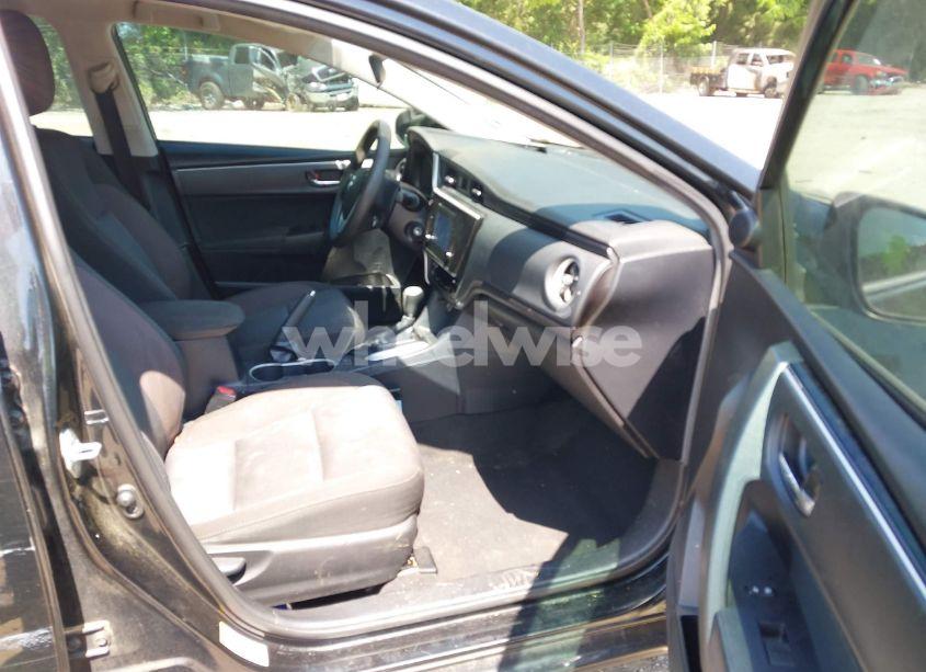 Photo 5 of 2018 Toyota Corolla L/LE/SE/XLE/XSE (VIN 2T1BURHE6JC963879)