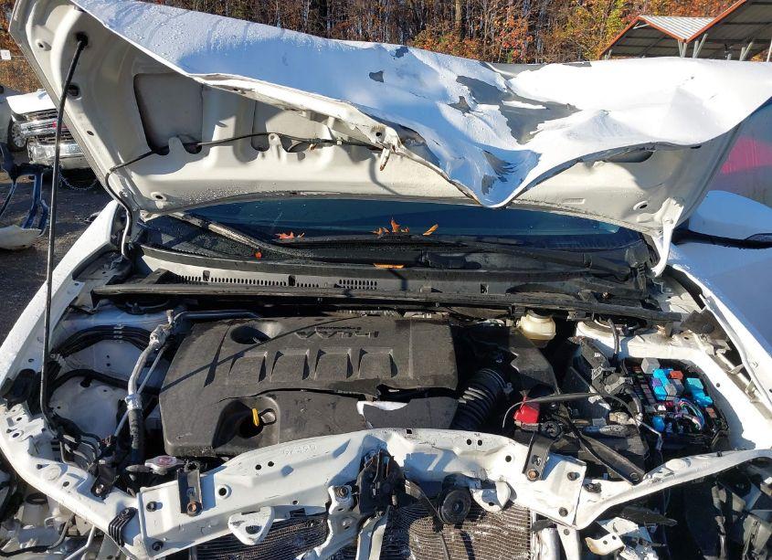 Photo 10 of 2018 Toyota Corolla L/LE/XLE/SE/XSE (VIN 2T1BURHE6JC965843)