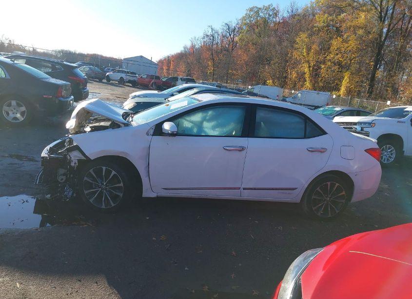 Photo 15 of 2018 Toyota Corolla L/LE/XLE/SE/XSE (VIN 2T1BURHE6JC965843)