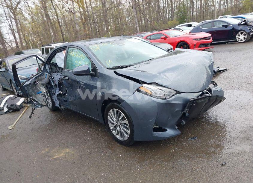 2018 Toyota Corolla XLE (VIN 2T1BURHE6JC970833) main photo