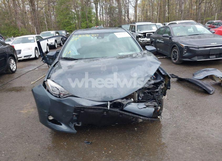 Photo 13 of 2018 Toyota Corolla XLE (VIN 2T1BURHE6JC970833)