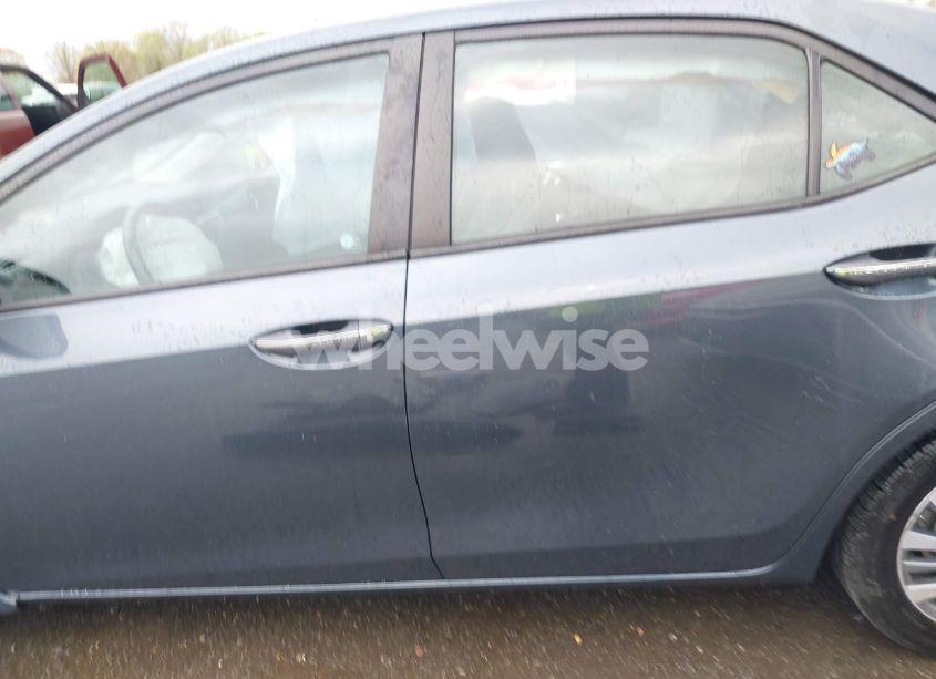 Photo 15 of 2018 Toyota Corolla XLE (VIN 2T1BURHE6JC970833)