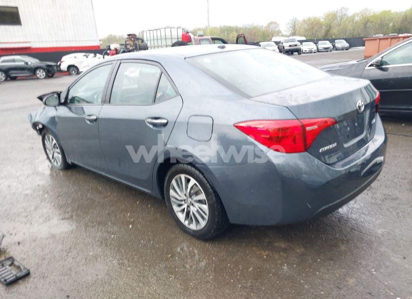 Photo 3 of 2018 Toyota Corolla XLE (VIN 2T1BURHE6JC970833)