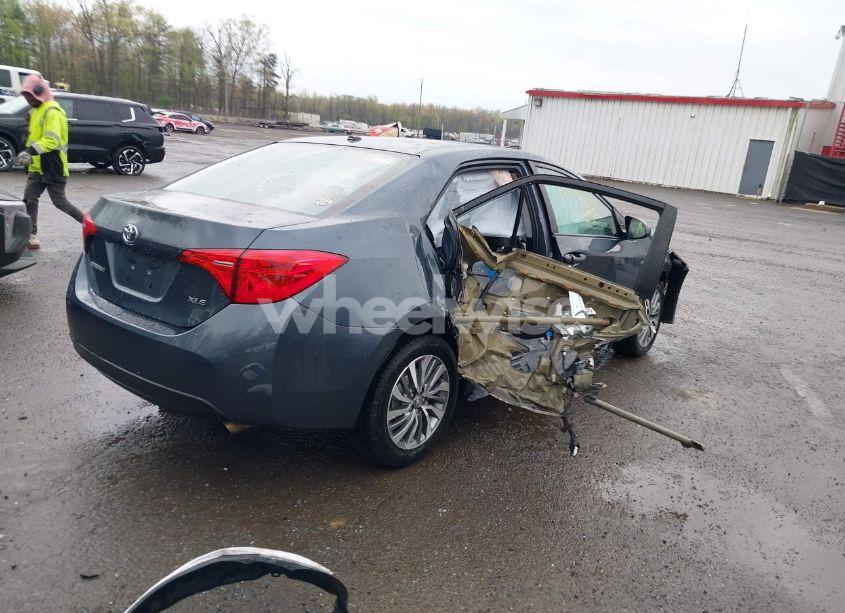 Photo 4 of 2018 Toyota Corolla XLE (VIN 2T1BURHE6JC970833)