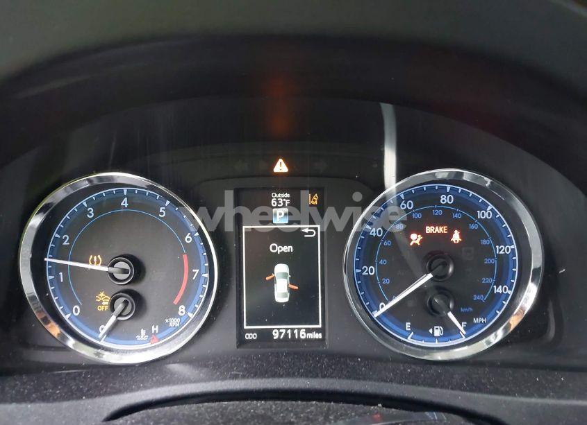 Photo 7 of 2018 Toyota Corolla XLE (VIN 2T1BURHE6JC970833)