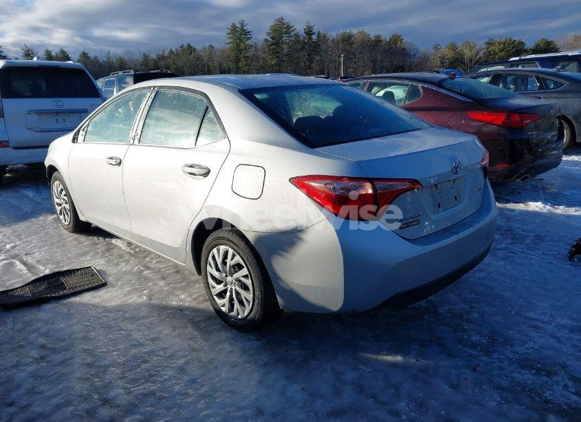 Photo 3 of 2018 Toyota Corolla LE (VIN 2T1BURHE6JC981654)