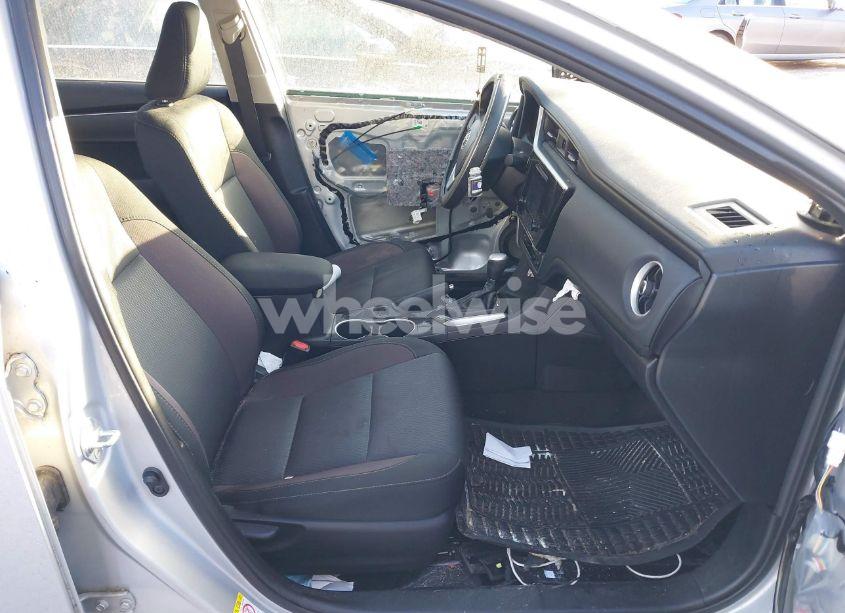 Photo 5 of 2018 Toyota Corolla LE (VIN 2T1BURHE6JC981654)